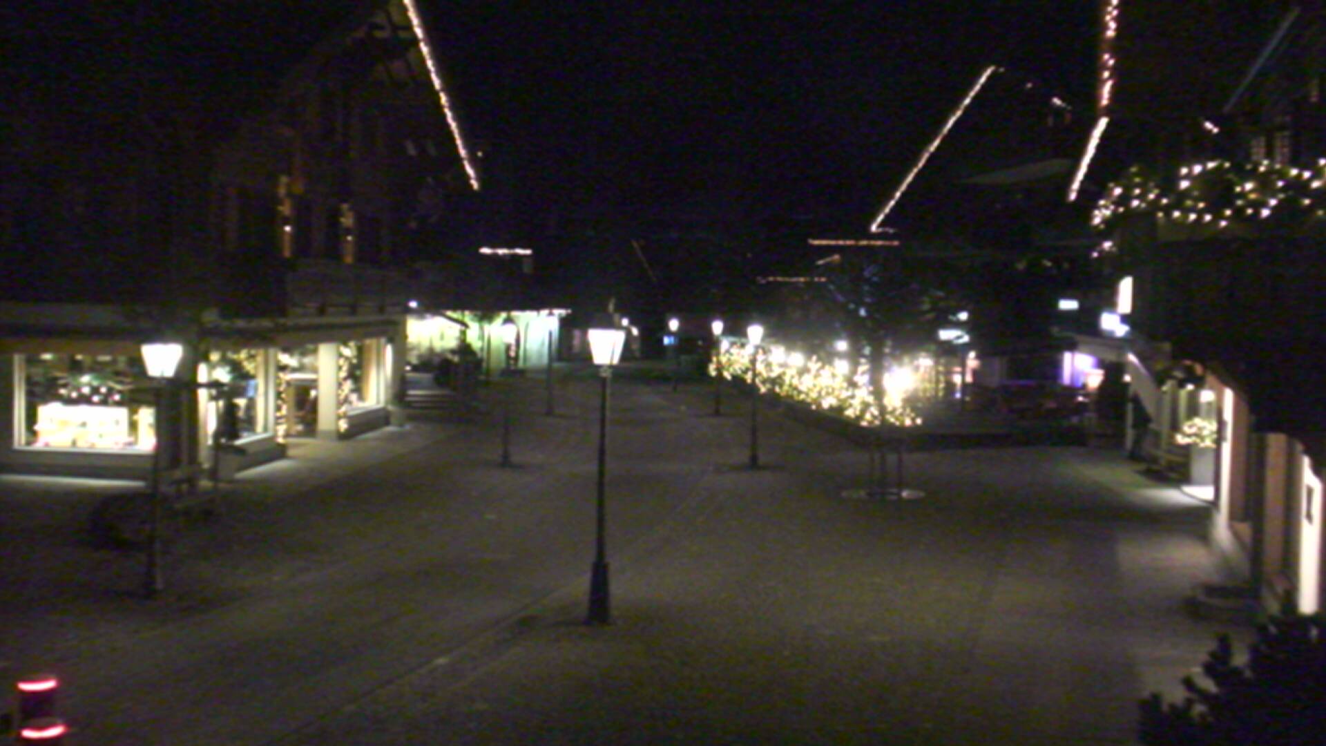 Gstaad webcam - Promenade center of Gstaad / Wispile mountain