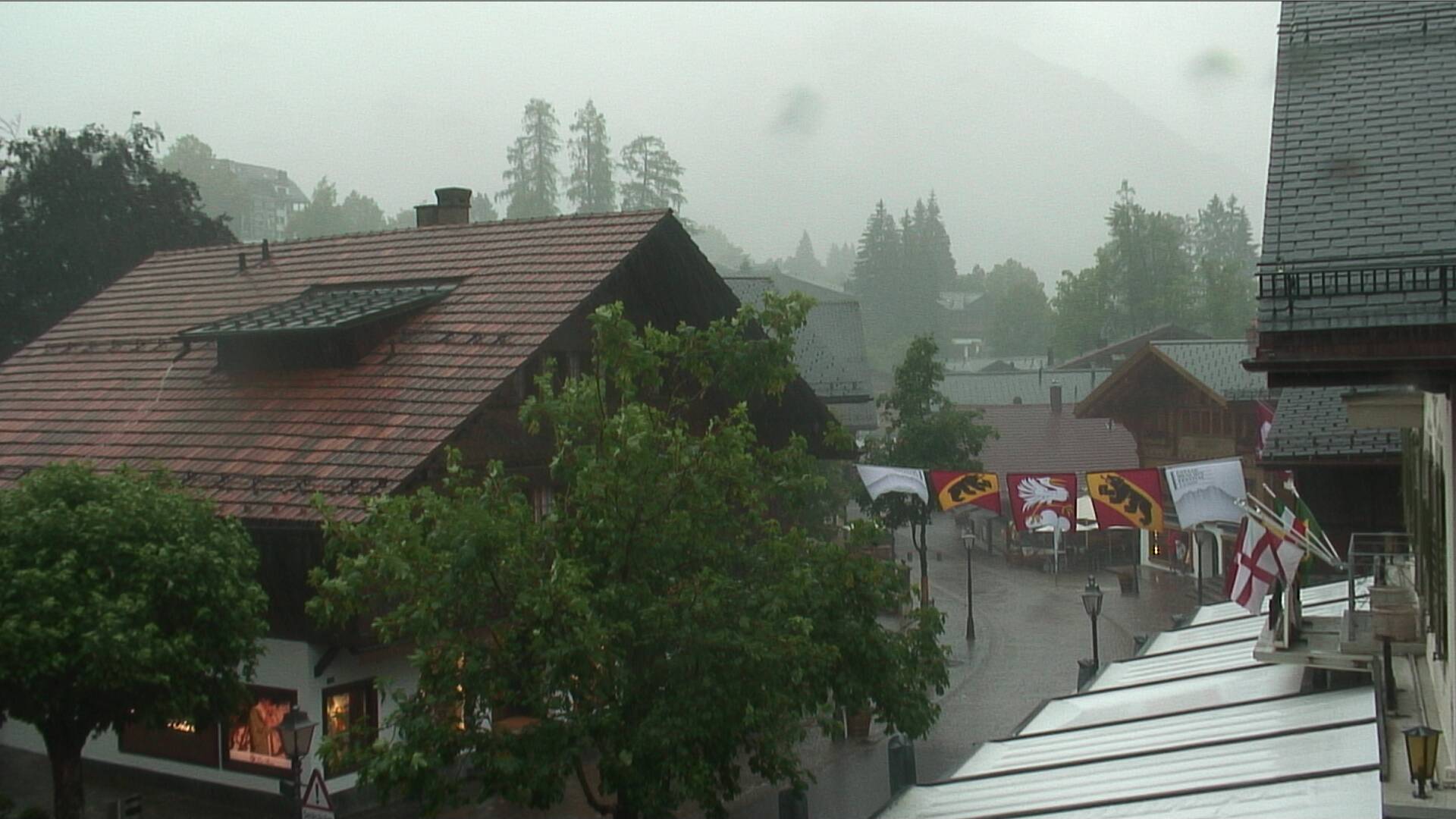 Gstaad webcam - village Wispile mountain panorama