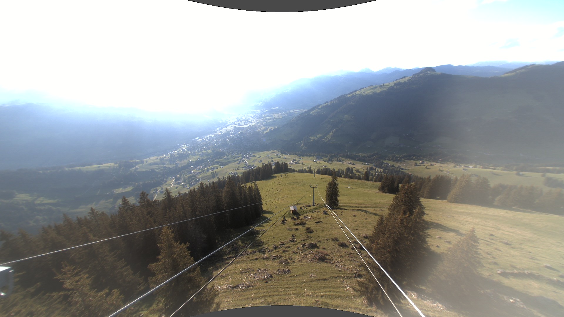 Blick nach Gstaad von Bergstation Wasserngrat